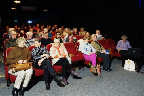 Iwona Rzeźniczak rozpoczyna prezentację