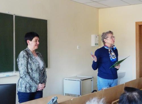 Pani Urszula Wawrzynek rozpoczyna wykład