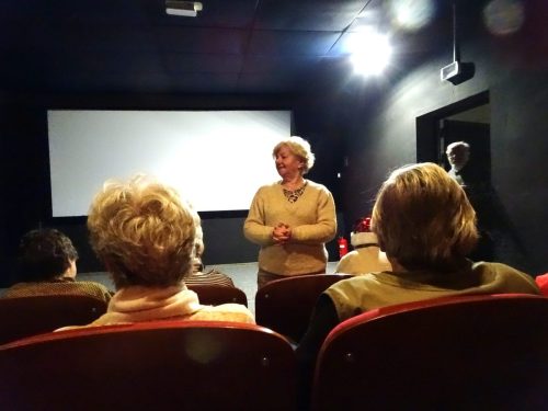 3 Prezes Maria Zielony omawia propozycje wyjazdów na drugi semestr. 2025