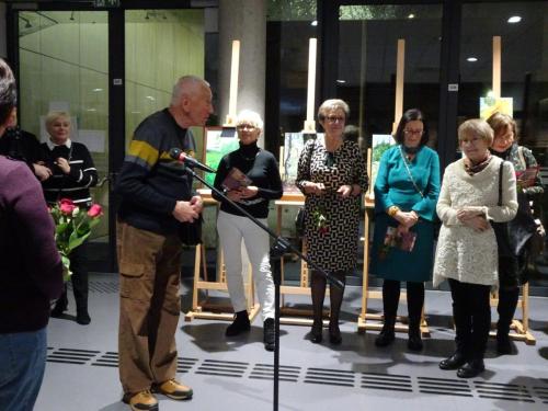 Prowadzący sekcję malarską Włodzimierz Pietrzyk ma głos