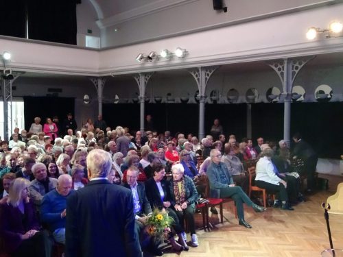 Salę wypełniają zaproszeni goście i studenci UTW