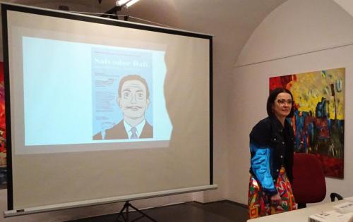 Salvador Dali na ekranie i Pani Aleksandra Pruska rozpoczyna wykład.