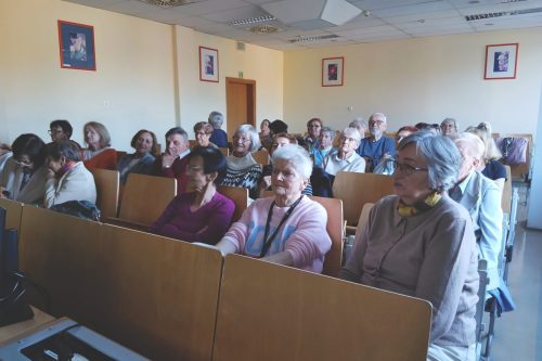 Słuchacze biorący udział w wykładzie -1