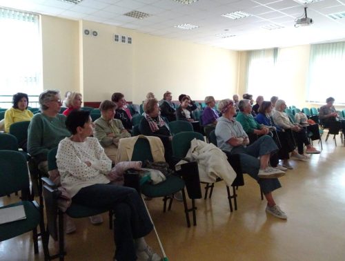 3 grupa słuchaczy - ujęcie z drugiej strony