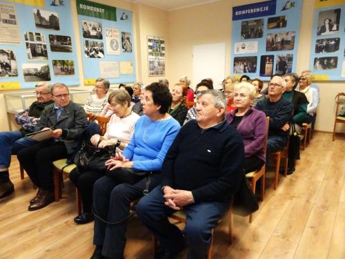 3 sala wypełniona do ostatniego krzesła