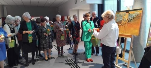 Z okazji 20-lecia sekcji artystki otrzymały wiosenny kwiatek