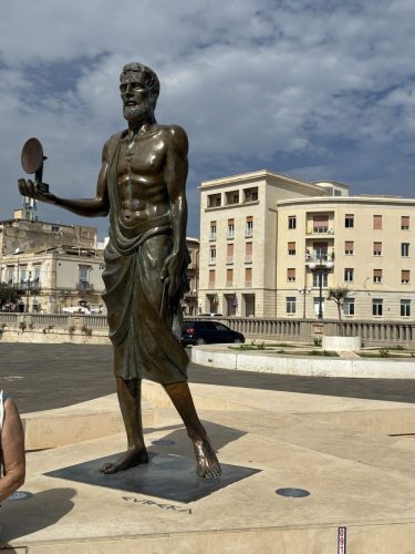 Pomnik Archimedesa w Syrakuzach