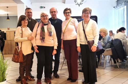   Elżbieta Mikołajczak-Śmieśniewicz organizatorka jubileuszu 15-lecia, Krzysztof Zdeb główny twórca pięknej prezentacji oraz współpracownicy.