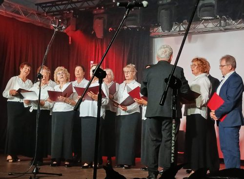 Gaude Mater Polonia w wykonaniu chóru UTW