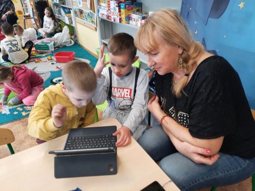  Maria udziela cennych wskazówek swoim podopiecznym