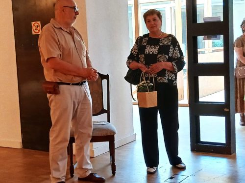 Gratulacje w imieniu Zarządu UTW składa Janina Mazur.