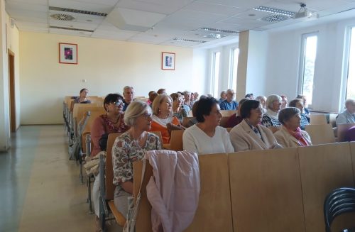 Słuchacze biorący udział w wykładzie -2