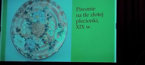 Motywy kwiatowe również na europejskiej porcelanie