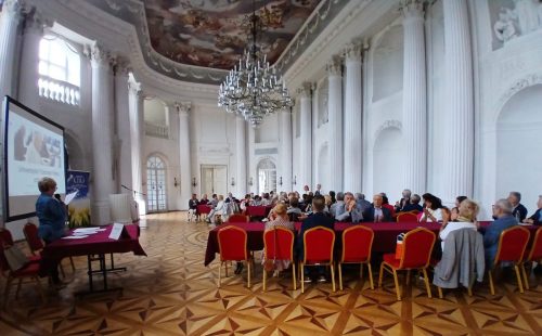 uczestnicy konferencji w zamku w Rydzynie