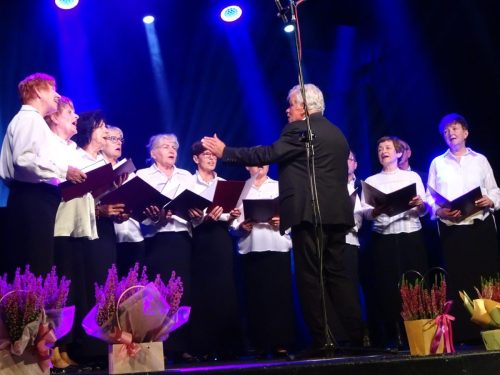 Chór śpiewa Gaude Mater Polonia