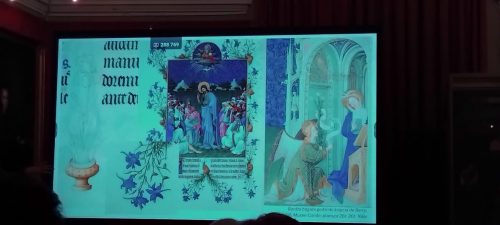 Obraz o treści religijnej ozdobiony kwiatami