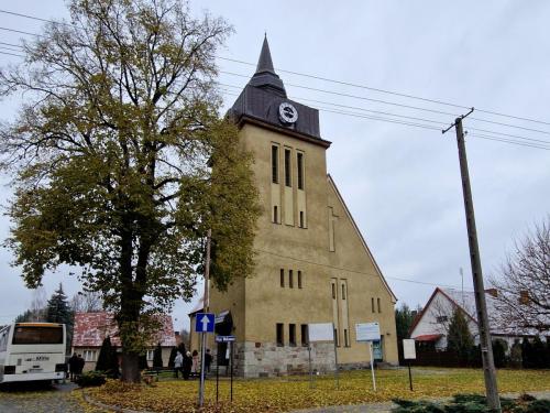 Kolejnym przystankiem Kaszczor - poewangelicki kościół