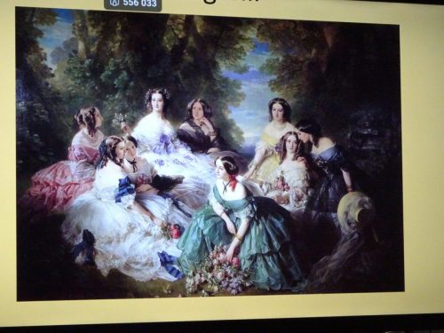Na obrazie damy w bardzo obszernych krynolinach.