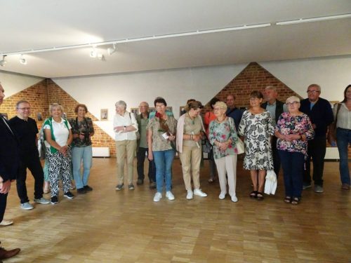 Zaproszeni goście, przyjaciele i rodzina.