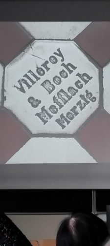 6 płytki na poszdzce kościoła Św Krzyż pochodzą z tej firmy