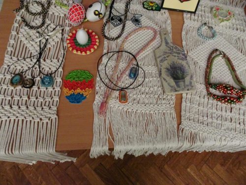 Wystrój sali - prace sekcji rękodzieła