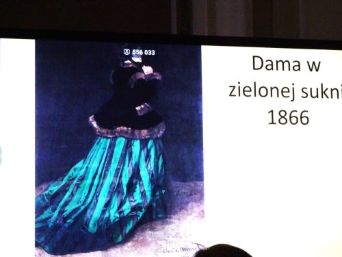 Suknia z bardzo długim tyłem