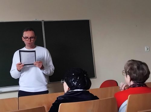 8 Pan Mateusz czyta wiersz K. K Baczyńskiego.