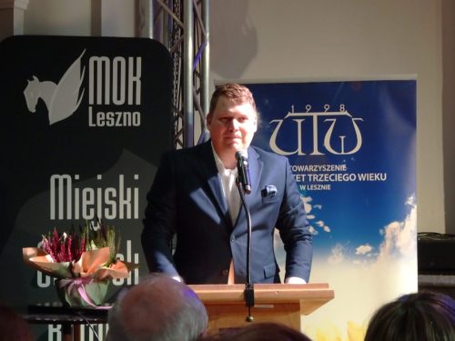 Życzenia od Pana Prezydenta dla naszego UTW przekazuje pan Patryk Józefowicz