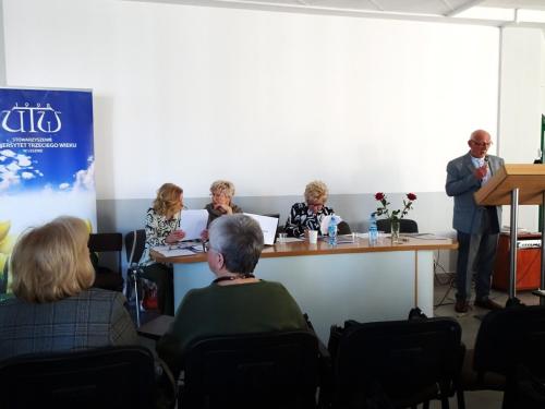 8 skarbnik Stowarzyszenia UTW Marek Stróżycki daje sprawozdanie finansowe za rok 2024