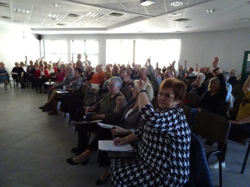 9 głosowanie na jedną z uchwał