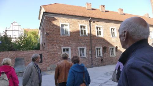 Dzwon św. Mikołaja i dawny gotycki klasztor zbudowany w 1448 r.