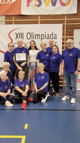 Grupa UTW w komplecie z olimpijką Agnieszką Jerzyk - triathlonistką.