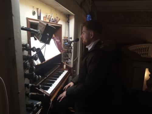 organista w kościele św. Jana
