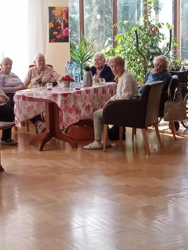 Seniorzy z Domu Opieki na Żniwnej w Lesznie