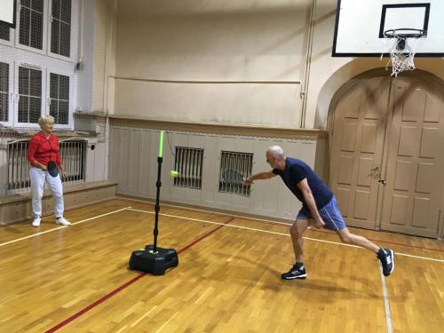 W trakcie gry singlowej rywalizują ze sobą dwaj zawodnicy