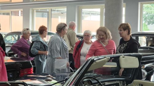 Jarocin -prywatna kolekcja starych samochodów i motocykli-