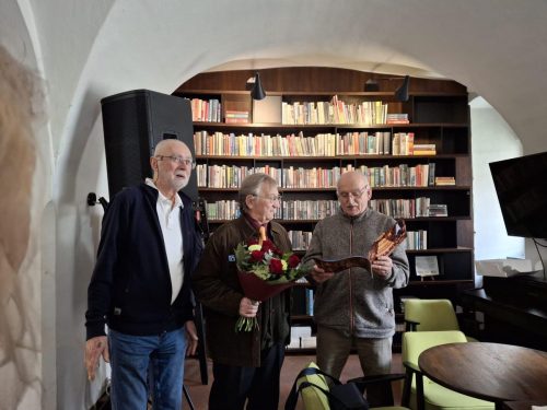 Leszek Plitt wygłasza laudację dla jubilata