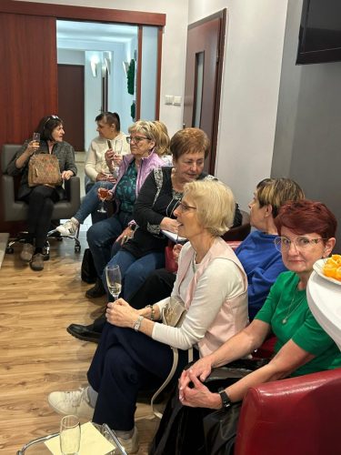 Licznie przybyłe słuchaczki UTW