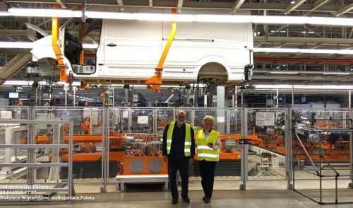 Maria i Andrzej Zielony na trasie linii produkcyjnej