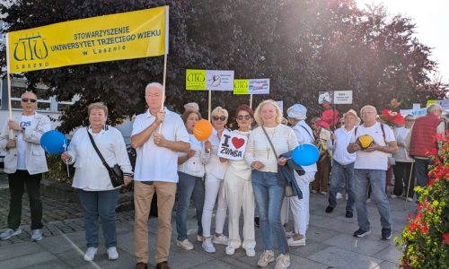  Na miejscu zbiórki leszczyńskich seniorów