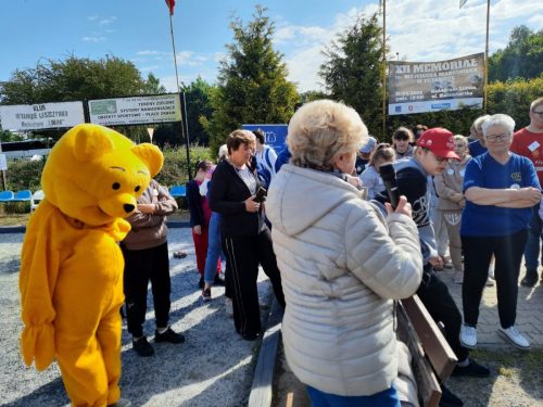 Otwarcie Turnieju w towarzystwie misia Puchatka przez Panią Prezes Marię Zielony (2)