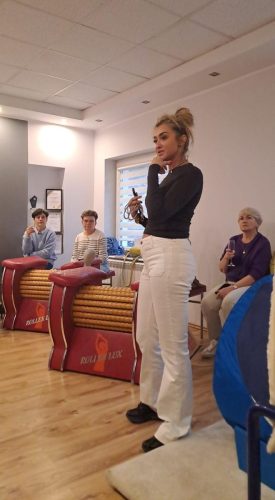 Pani Joanna wyjaśnia jakie zabiegi wykonuje