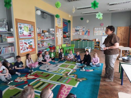 Pogadanka poprzedzająca doświadczenia chemiczne.