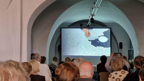 Praca nad sieciami - proces medytacyjny i forma autoterapii artystki