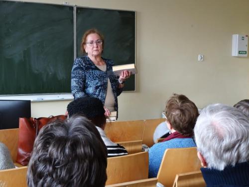 Prowadząca wykład dr Małgorzta Halec