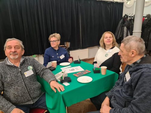 Przy stoliku brydżowym