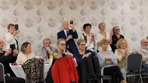 Rozbawieni uczestnicy