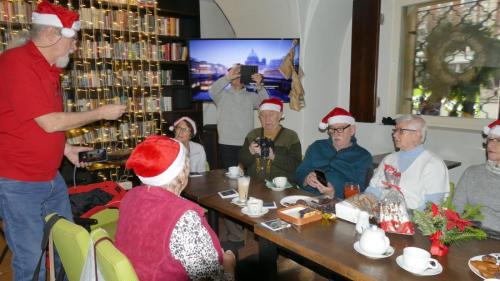 Rysiu dokonuje ustawień w aparacie