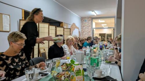 Słuchacze UTW celebrują Tłusty czwartek