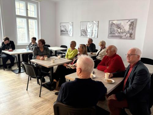 Słuchacze UTW zebrani w Klubie Aktywnego Seniora